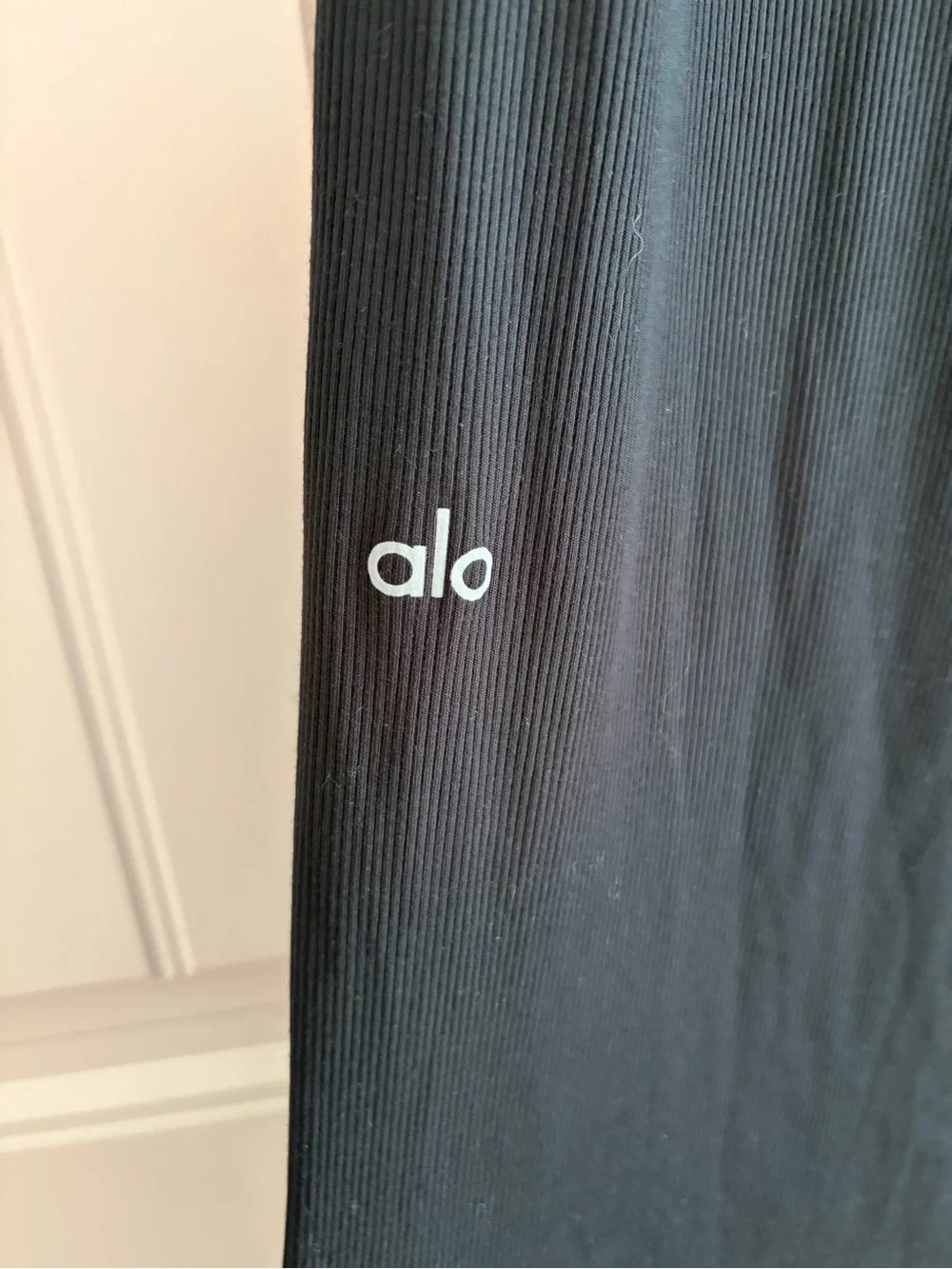 Alo Yoga NWT Mid Rise Dreamlight Straight Pants Ribbed Black Womens Sz S
